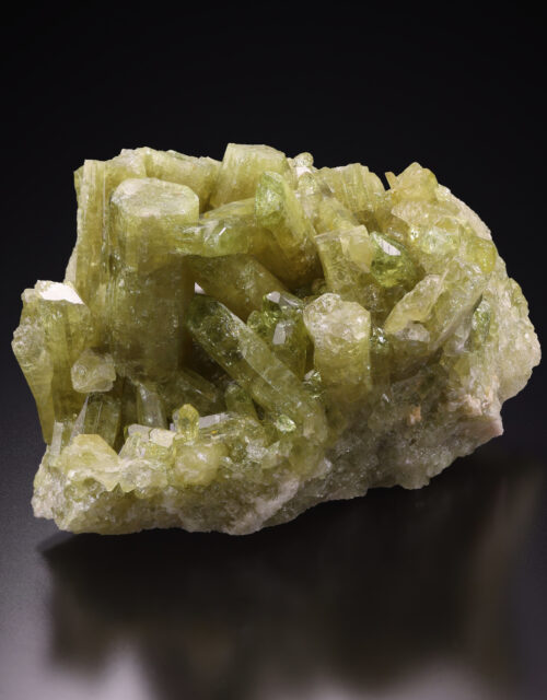 Vesuvianite: Jeffrey Mine, Val-des-Sources, Les Sources RCM, Estrie, Québec, Canada