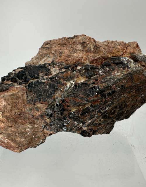 Samarskite-(Y): Spinelli prospect, Glastonbury, Hartford Co., Connecticut, USA