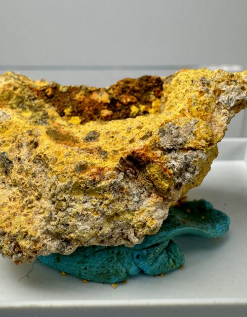 Billietite, Kasolite, Uranophane: Shinkolobwe Mine, Shinkolobwe, Haut-Katanga, DR Congo