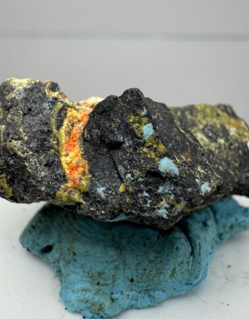 Studtite, Becquerelite, Wölsendorfite: Shinkolobwe Mine, Shinkolobwe, Haut-Katanga, DR Congo