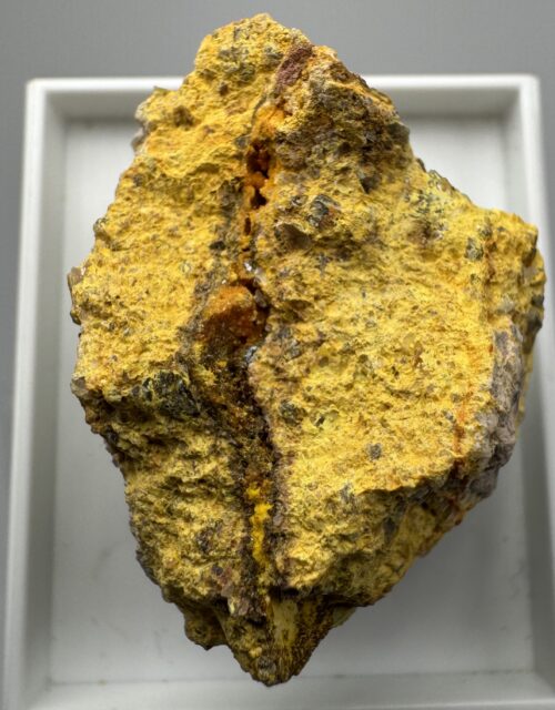 Billietite, Kasolite: Shinkolobwe Mine, Shinkolobwe, Haut-Katanga, DR Congo