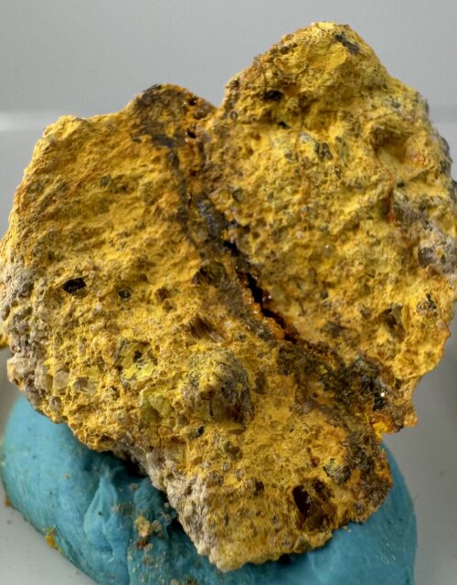Billietite, Kasolite: Shinkolobwe Mine, Shinkolobwe, Haut-Katanga, DR Congo
