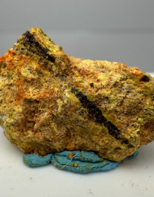 Curite: Shinkolobwe Mine, Shinkolobwe, Haut-Katanga, DR Congo