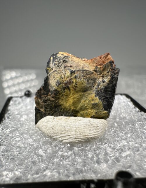 Uraninite, "Gummite": Biermann Quarries, Bethel, Fairfield County, Connecticut, USA