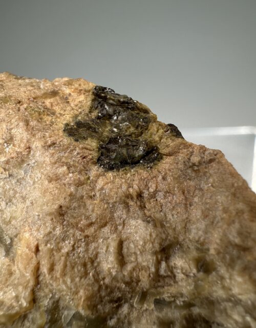 Wolsendorfite, Clarkeite, Uraninite: C.K. Williams Quarry complex, Chestnut Hill, Easton, Northampton County, Pennsylvania, USA