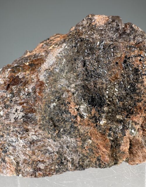 Samarskite-(Y): Spinelli prospect (Spinelli quarry), Glastonbury, Hartford County, Connecticut, USA