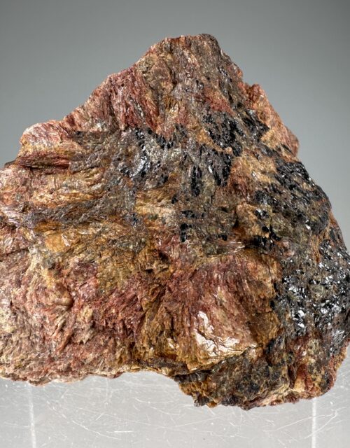 Samarskite-(Y), Albite: Fillow Quarry, Branchville, Redding, Fairfield County, Connecticut, USA