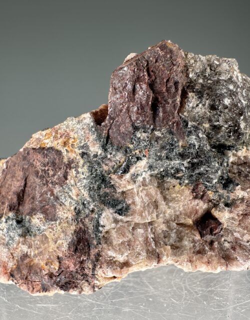 Thorite-(Fe): Brown Derby Mine, Quartz Creek Pegmatite Mining District, Gunnison County, Colorado, USA