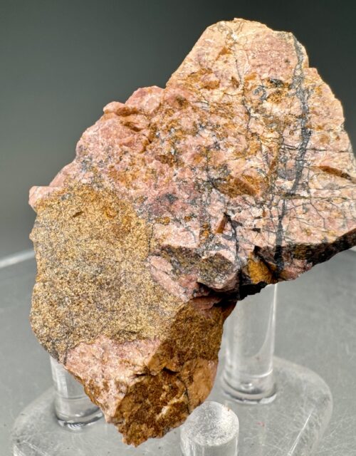 Thorite-(Fe): Lemhi Pass Mining District, Lemhi County, Idaho, USA
