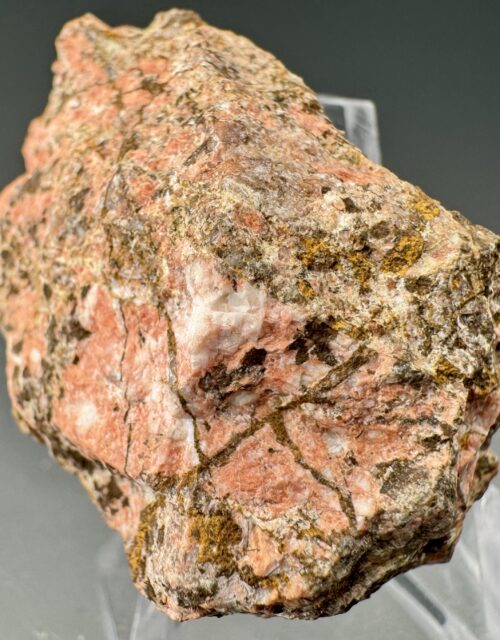 Bastnasite-(Ce): Mountain Pass Mine, Mountain Pass, Clark Mts, San Bernardino County, California, USA