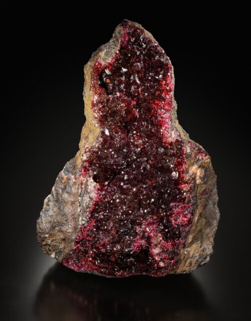 Roselite: Bou Azzer Mine, Ouisselsate Caïdat, Amerzgane Cercle, Ouarzazate Province, Drâa-Tafilalet Region, Morocco