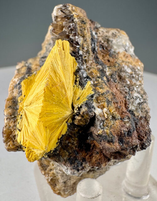 Boltwoodite, Calcite