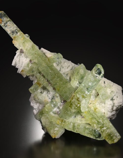 Beryl var. Heliodor, Microcline