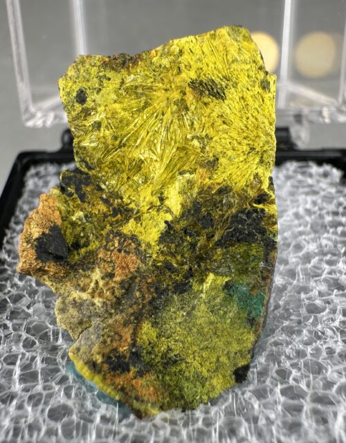 Kamotoite-(Y), Curite, Uraninite